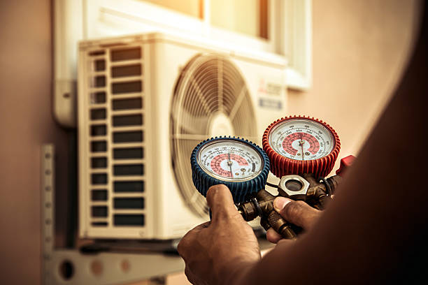 Professional Hvac technician working in Bethpage, NY